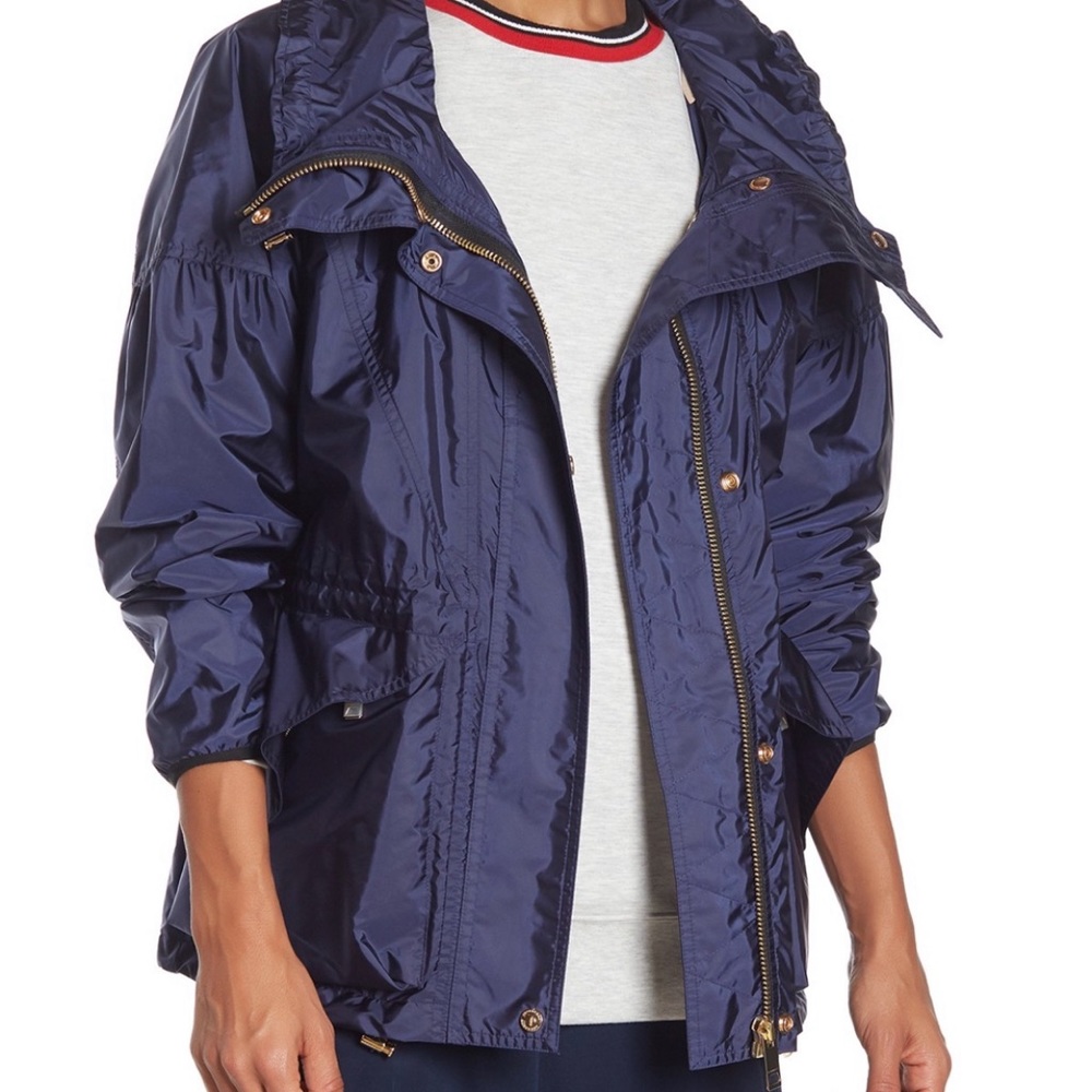 Burberry
Blue Packaway Hood Lightweight Rain Jacket In Bright Navy!
